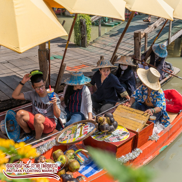 floating market in Pattaya