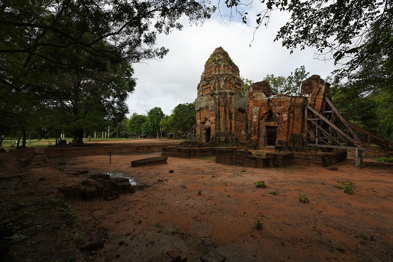 Khmer stupa