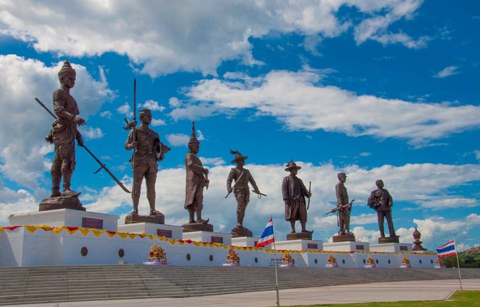 Statues of the kings of Thailand