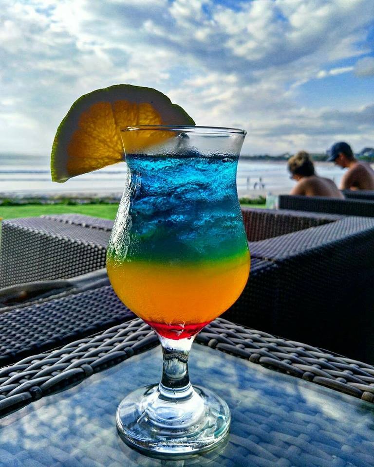 Boardwalk Beach Club is ideal for those who don’t want to spend a fortune on each drink. Image: www.facebook.com/boardwalkrestaurantofficial