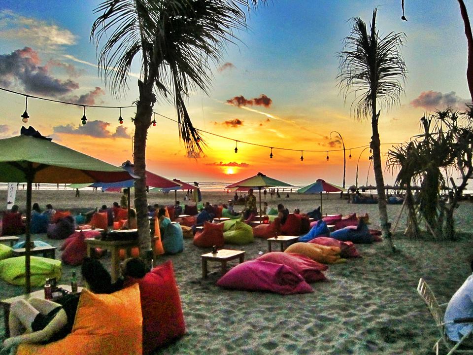 The Sand are every bit as wonderful as they are from any of the island’s most upscale establishments. Image: www.facebook.com/thesandbeachbar