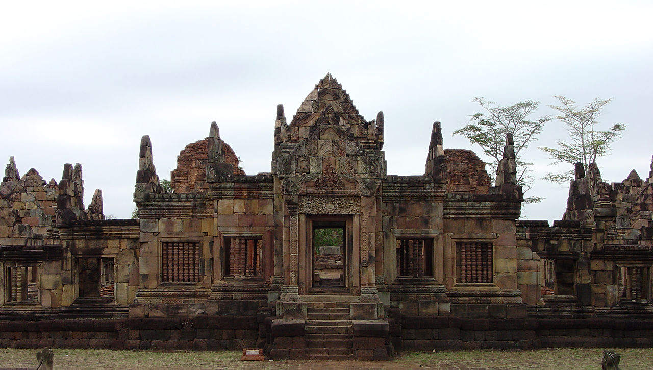 Muang Tum Khmer temple