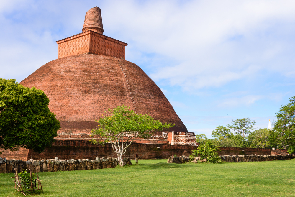 ¡Anuradhapura dates back to 380 B.C. and is one of the best digital nomad spots in Sri Lanka in 2019.