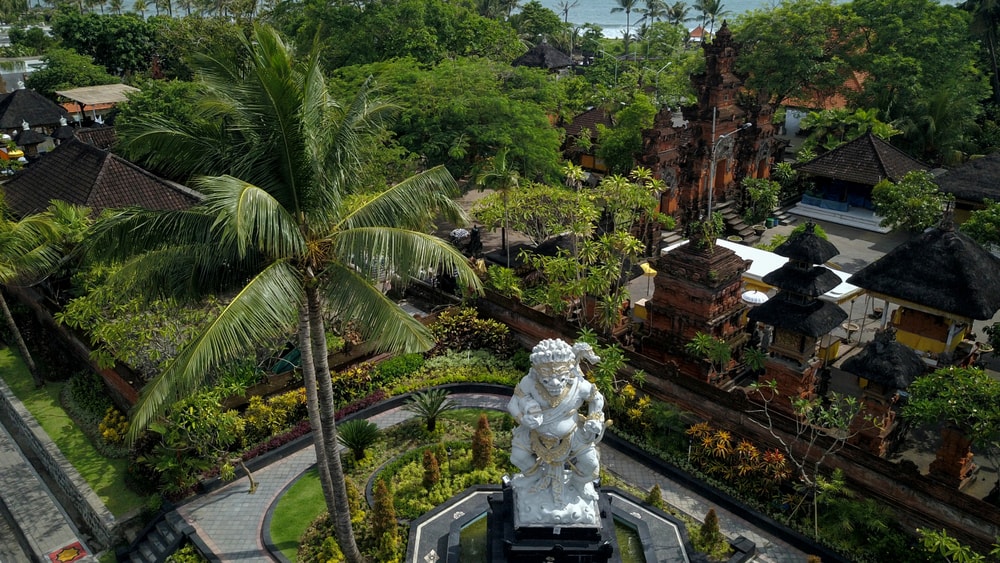 what to do in Seminyak: Petitenget Temple